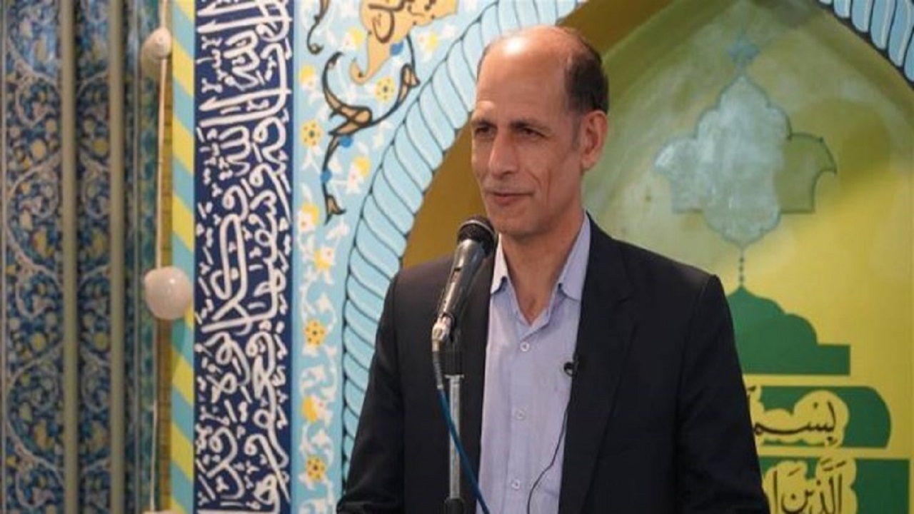 دشمنان تلاش می‌کنند تا عنصر هویت را در نوجوانان ما کم کنند