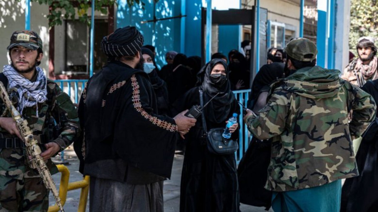 طالبان تمامی دانشگاه ها را به روی دختران بستند