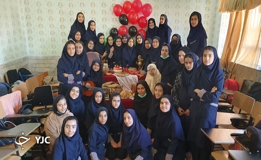 دانش آموزان بافقی یلدا را جشن گرفتند + تصاویر