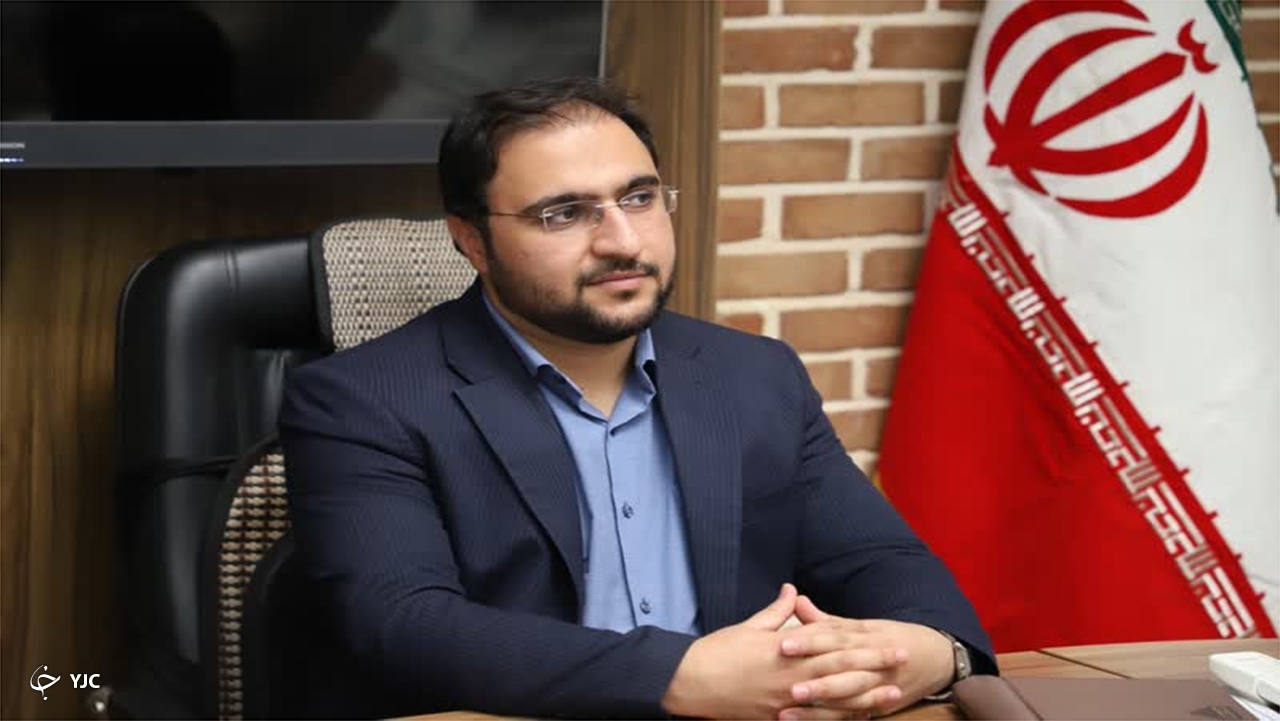 تفاهم نامه احداث ١٤ زمین چمن مصنوعی در مدارس شیراز