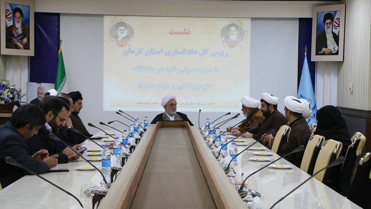 حاشیه سازی دشمنان برای مانع تراشی در مسیر رشد علمی کشور