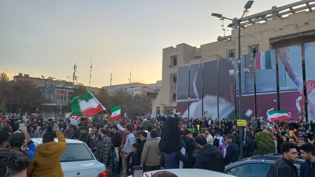 شادی مردم اصفهان در پی پیروزی تیم ملی فوتبال ایران مقابل ولز