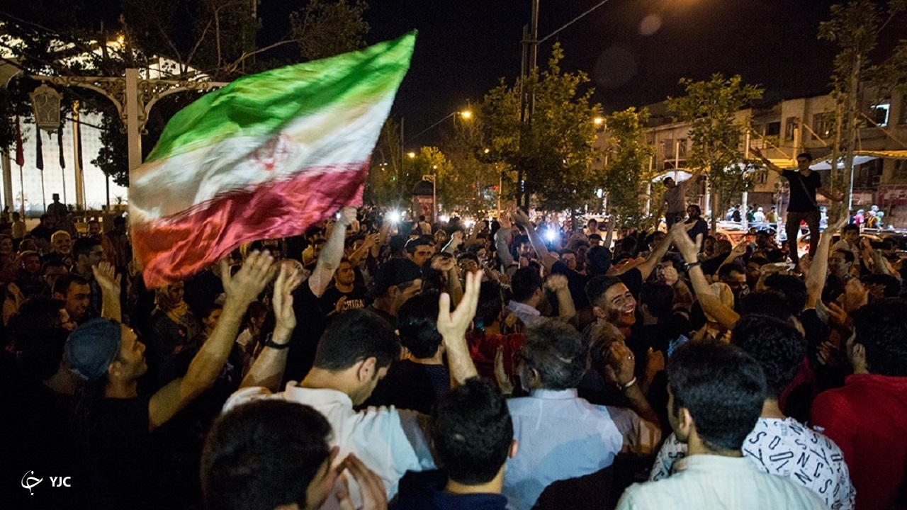 شادی مردم چهارمحال و بختیاری از پیروزی تیم ملی فوتبال ایران