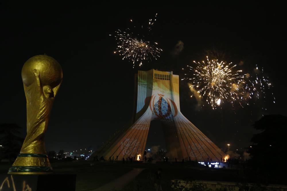 برج آزادی به رنگ ایران شد