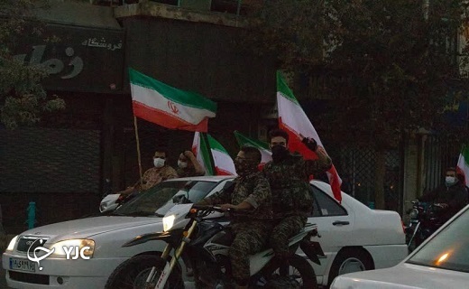 شادی مردم با پرچم زیبای ایران در خیابان&zwnj;های یزد+تصویر