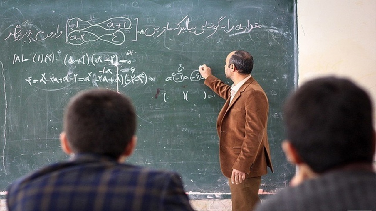 آموزش و توانمند سازی ۱۰۰ هزار معلم توسط بنیاد احسان