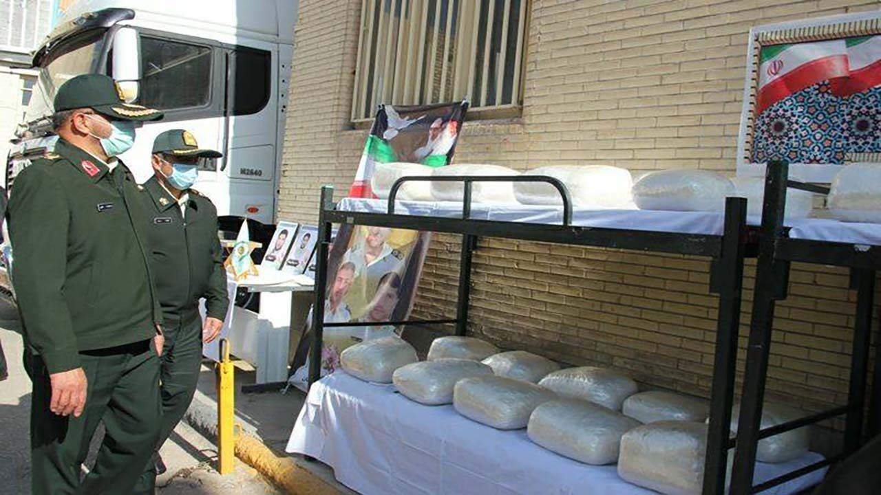 قاچاقچیان سر بزنگاه تحویل و بارگیری مواد مخدر، غافلگیر شدند
