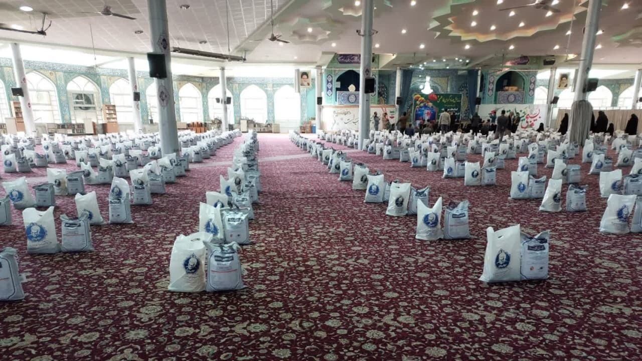 توزیع بیش از ۱۳ هزار بسته معیشتی در رزمایش جهادگران استان مرکزی