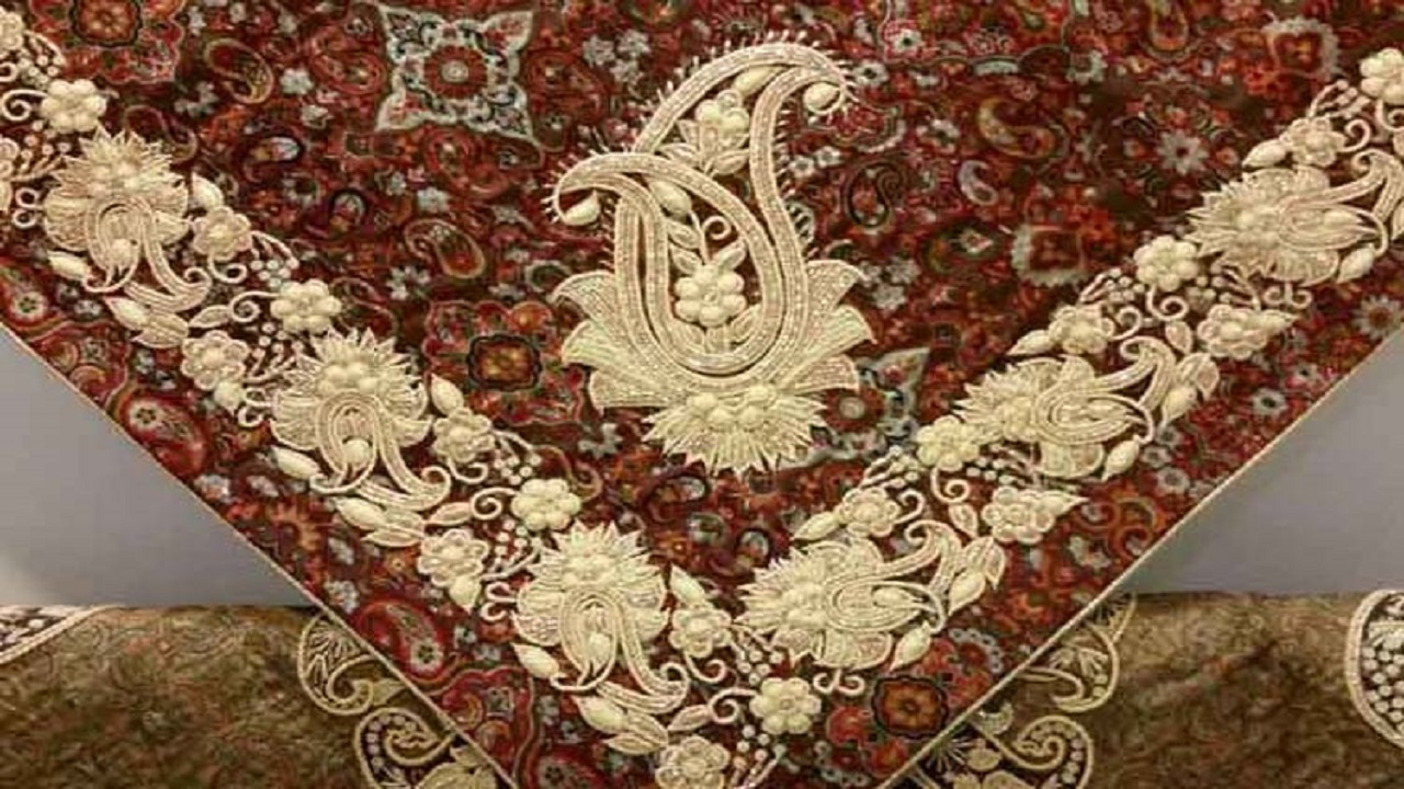 برپایی نمایشگاه آثار برگزیده هنرمندان صنایع دستی در تاکستان