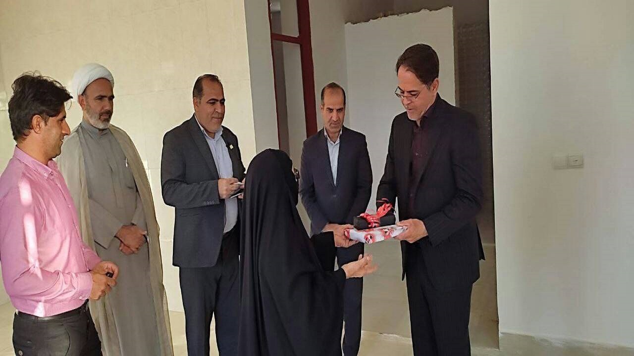 واگذاری ۱۰ واحد مسکونی به نیازمندان دهلران