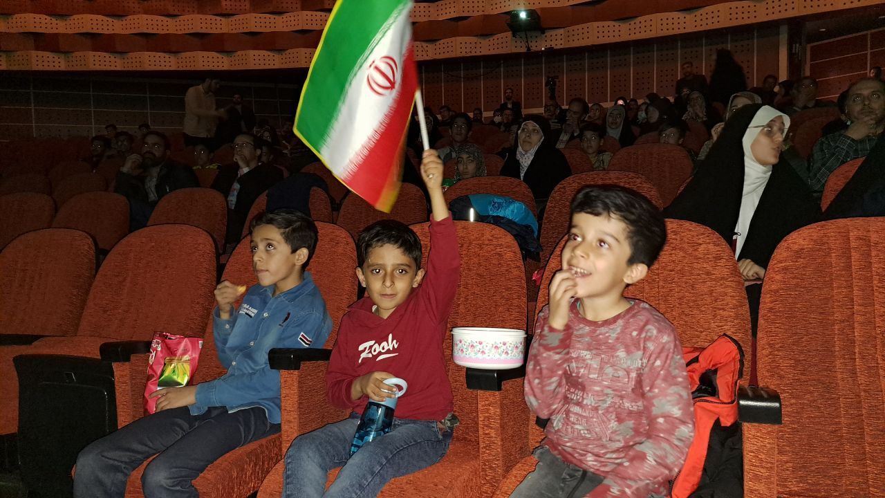 بازی ایران و آمریکا و تماشای دسته جمعی در سالن‌های سرپوشیده اراک