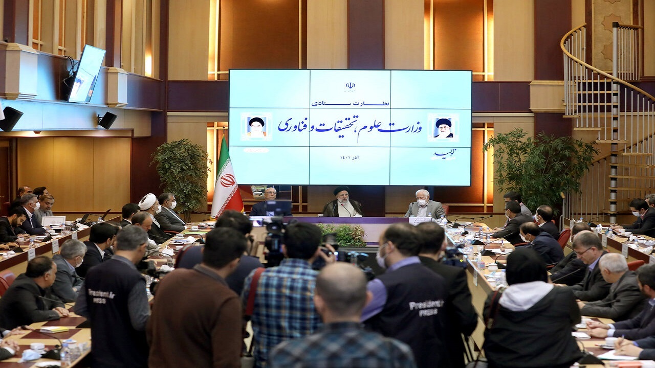 دولت به‌ دنبال کم‌ کردن فاصله وضع موجود و وضع مطلوب است