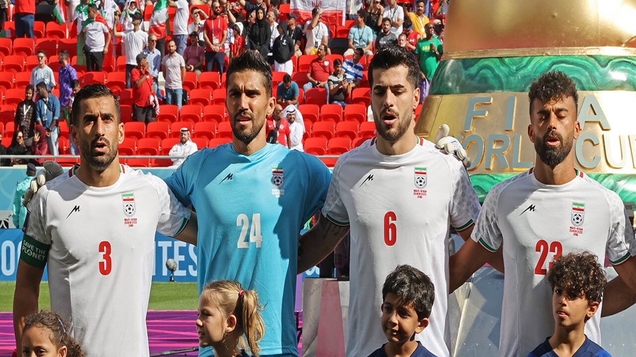 شاگردان کی روش برابر آمریکا سفید می‌پوشد