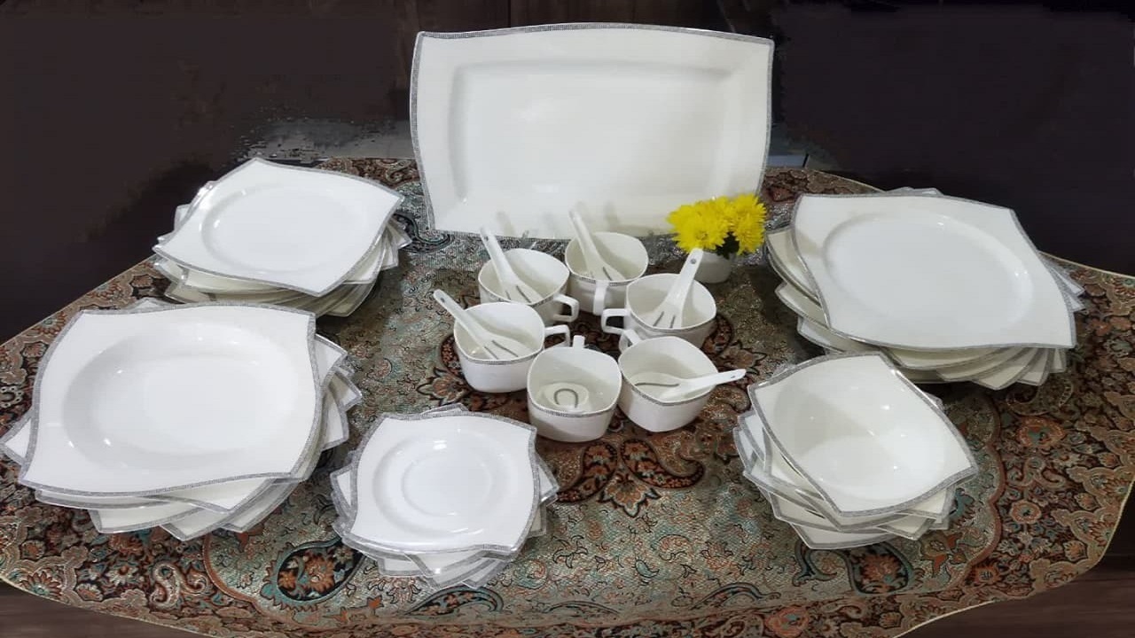 اهدای سرویس چینی به دختران دم بخت توسط بسیجیان قم