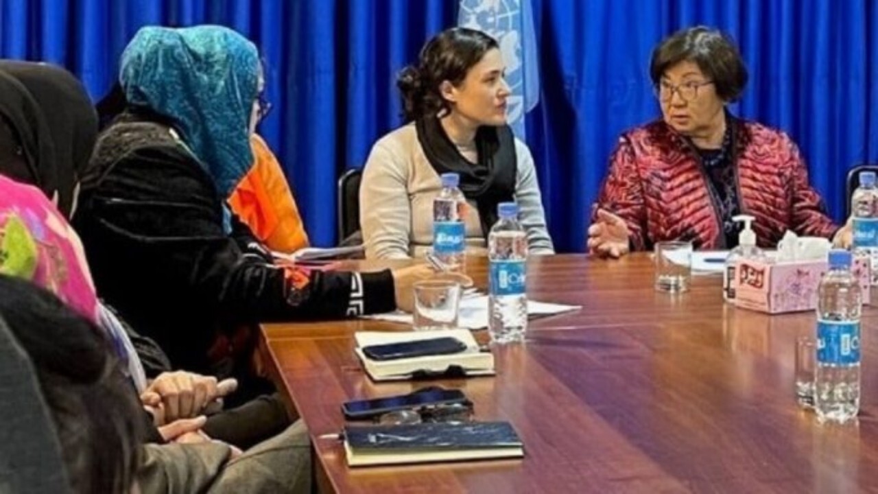 محرومیت زنان از کار و جامعه به افغانستان آسیب می‌زند