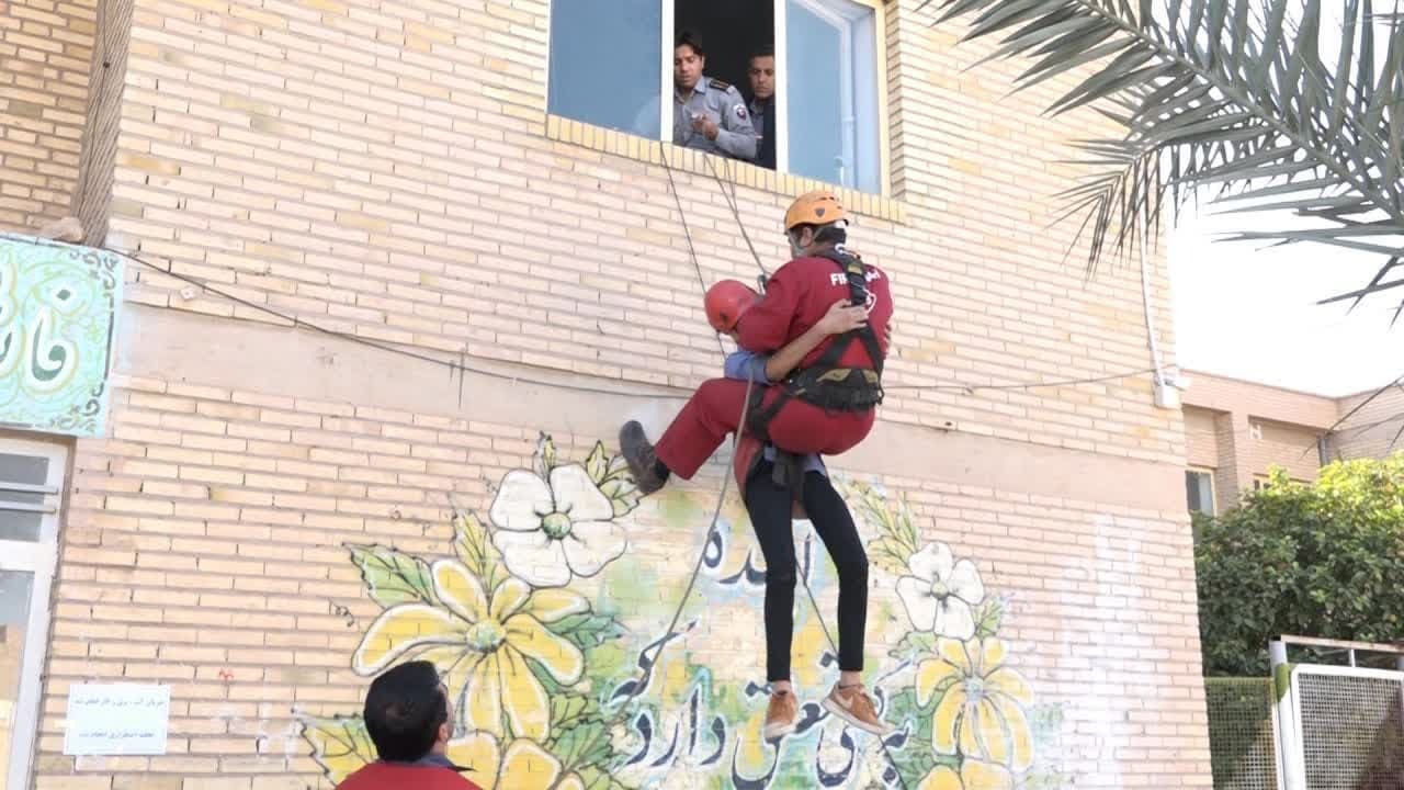 مانور زلزله در مدارس بافق برگزار شد