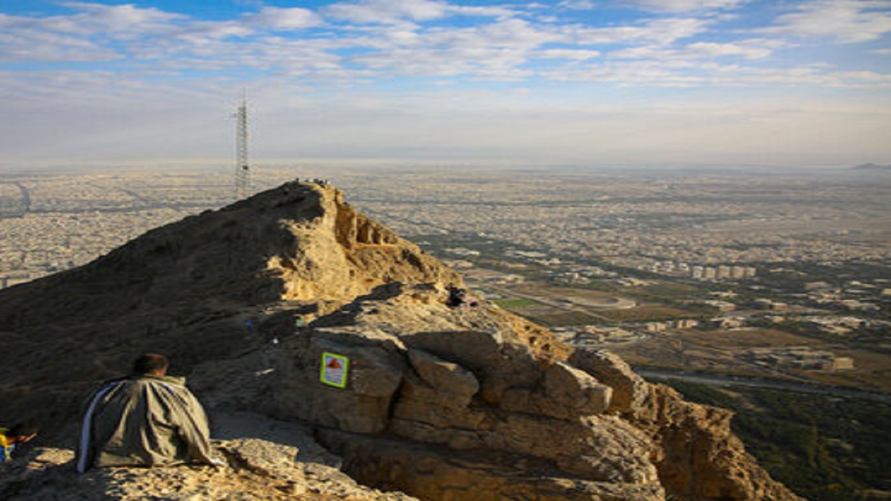 نجات جان یک مرد ۶۲ ساله از ارتفاعات کوه صفه اصفهان