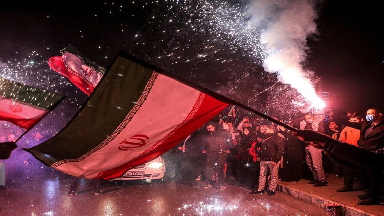 برپایی جشن میلاد همزمان با جشن ملی در مشهد