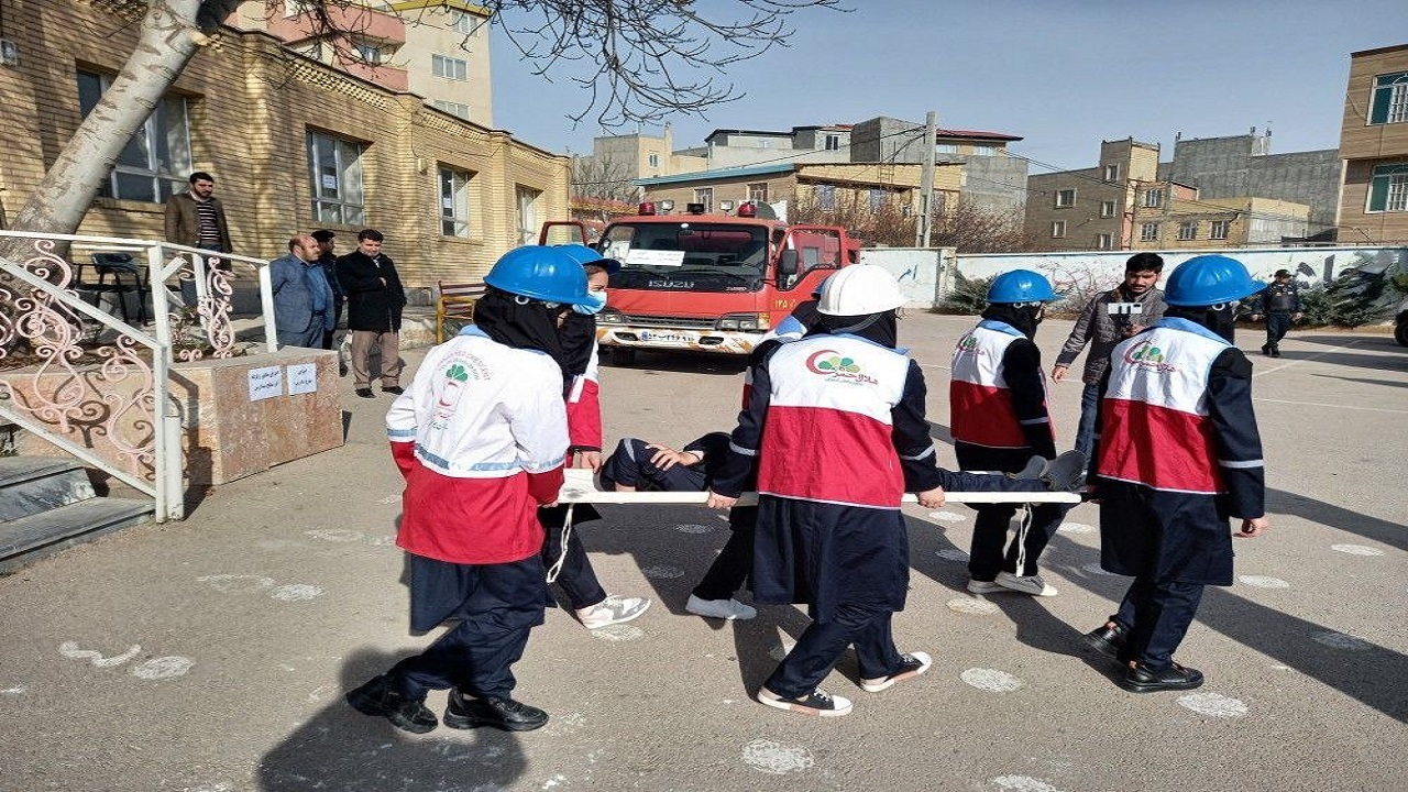 مانور زلزله و ایمنی در مدارس اردبیل برگزار شد