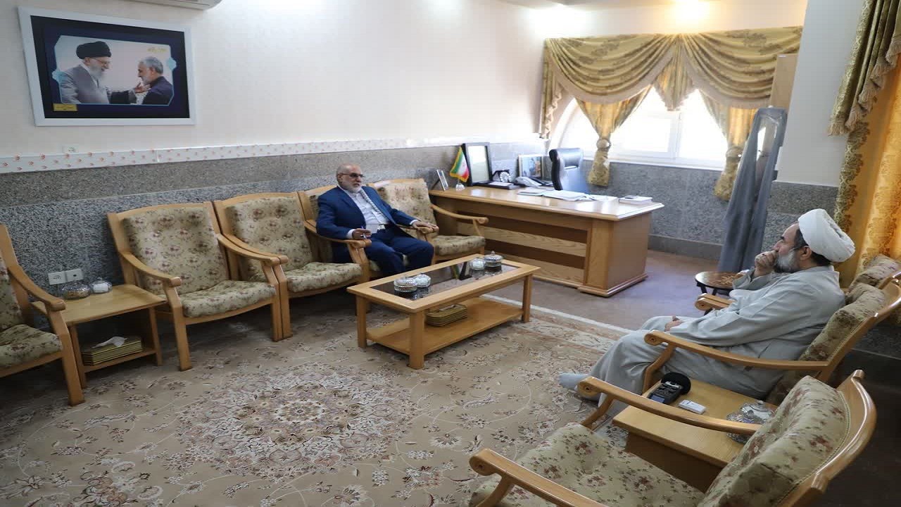 خدمت به خانواده شهدا توفیق بزرگی است