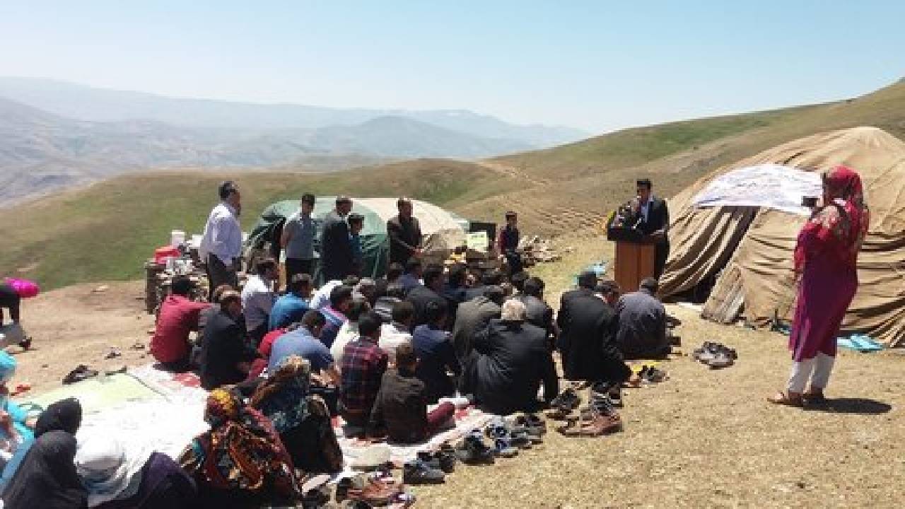 خدمت رسانی به کتابخانه های روستایی با طرح «کوله کتاب» و «پیشخوان کتاب»