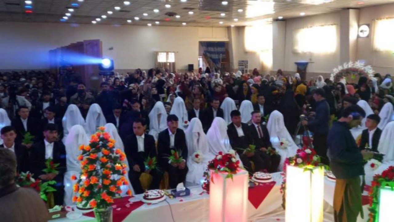 مراسم دسته جمعی عروسی بیش از ۵۰ زوج در افغانستان برگزار شد