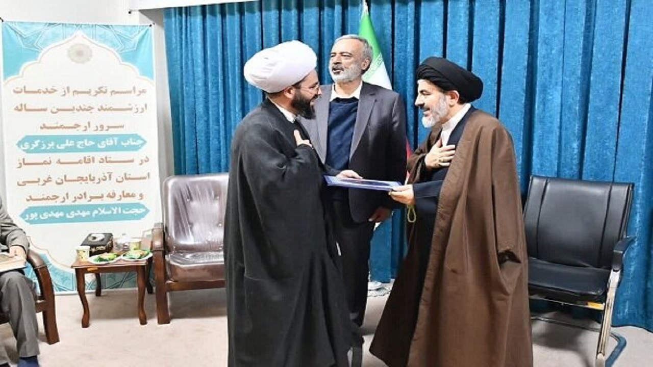 مشکلات فرهنگی جامعه با نهادینه شدن نماز حل می شود