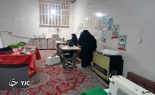 دوخت رایگان چادر به همت بانوان جهادی در پایگاه فاطمیه +تصاویر