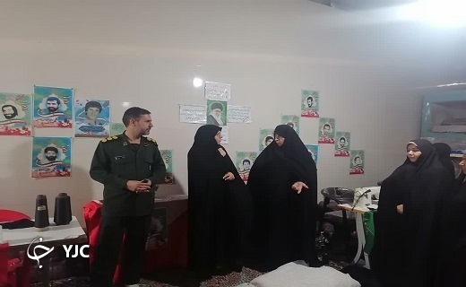 دوخت رایگان چادر به همت بانوان جهادی در پایگاه فاطمیه +تصاویر
