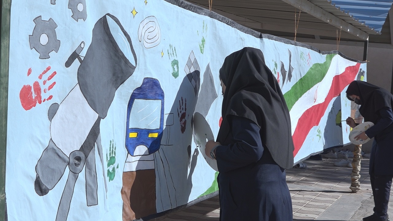 نمایش ایران قوی در قاب هنر
