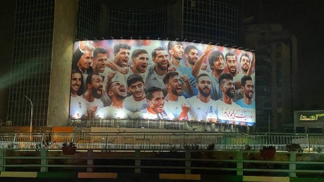 تصویر بازیکنان تیم ملی فوتبال سوژه دیوارنگاره میدان ولیعصر (عج) شد