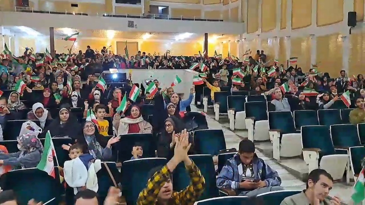 تشویق ایسلندی تیم ملی در اراک + فیلم