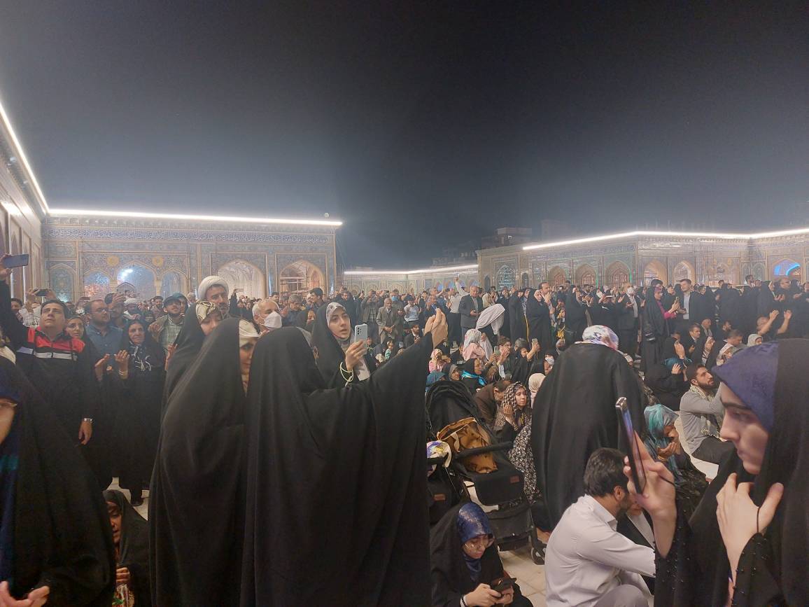 زائران در حرم امیرالمومنین