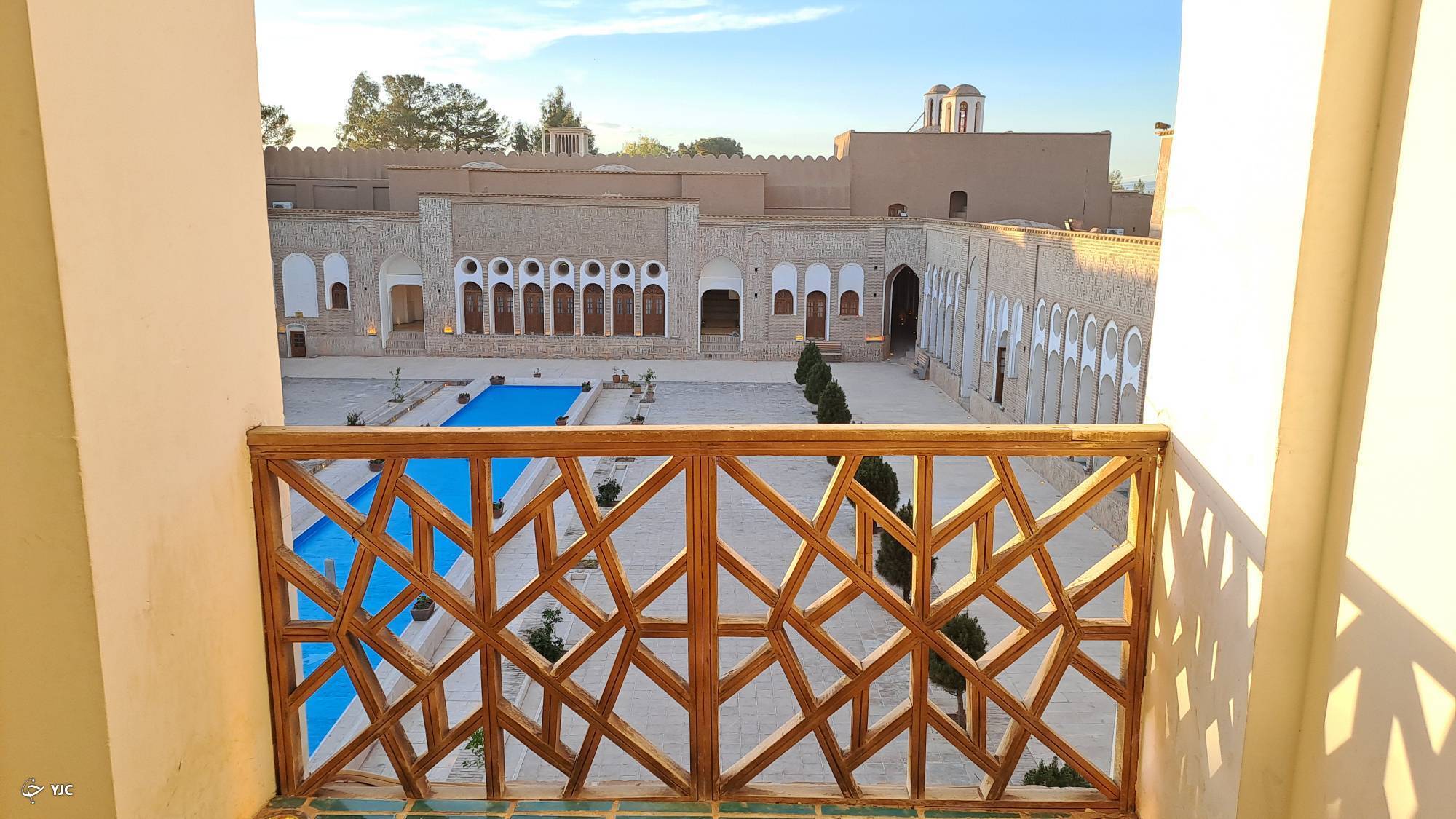 خانه&zwnj;ای با ۱۱۰ اتاق در رفسنجان/ تماشای بزرگ&zwnj;ترین خانه خشتی جهان در قاب تصویر + تصاویر