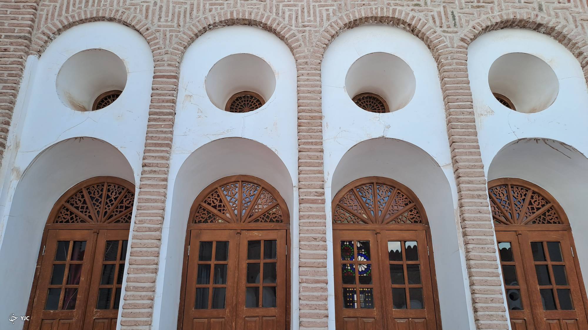 خانه&zwnj;ای با ۱۱۰ اتاق در رفسنجان/ تماشای بزرگ&zwnj;ترین خانه خشتی جهان در قاب تصویر + تصاویر