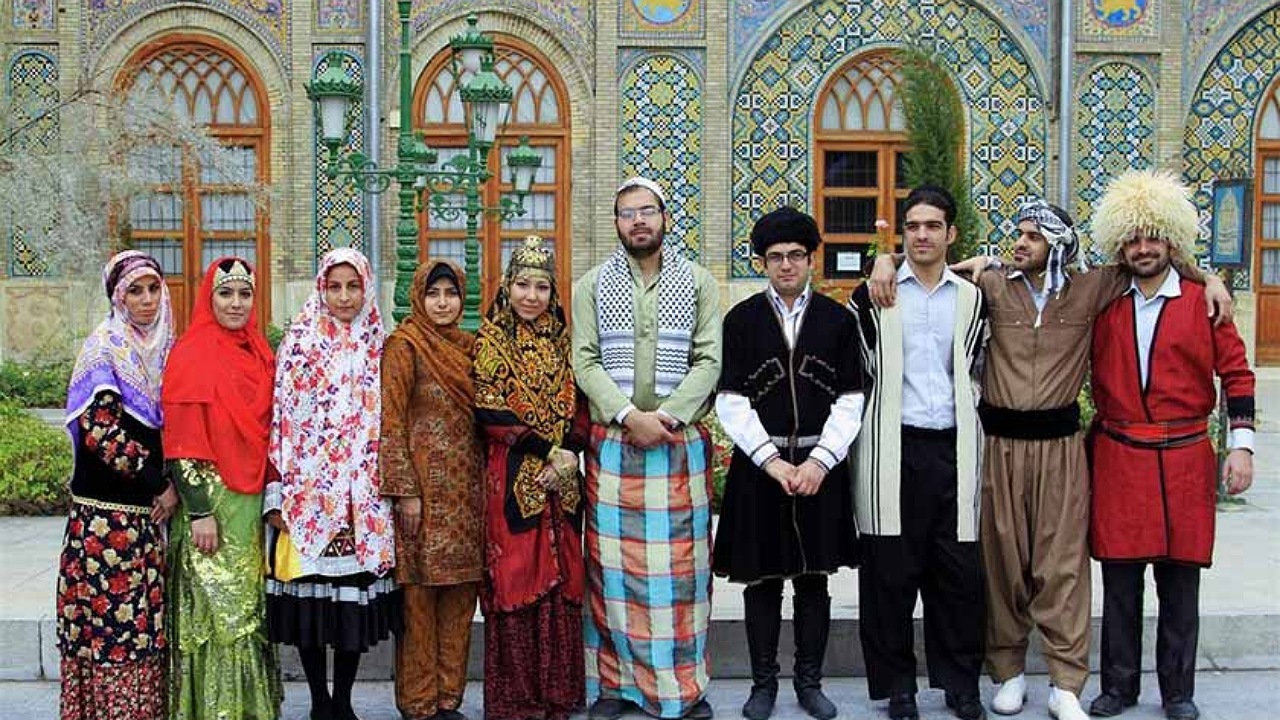 نقش مهم عوامل مختلف در شکل گیری پوشش افراد