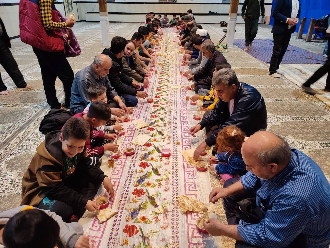 بخت غذای نذری در روستای تکه + فیلم و تصاویر