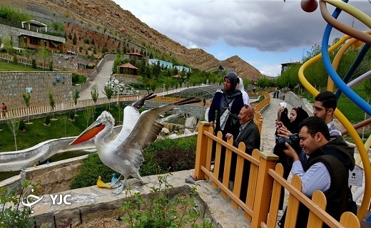 گشت و گذار در باغ پرندگان قم