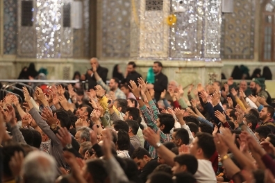 مناجات خوانی سحری شب های ماه مبارک رمضان در حرم امام رضا (ع)