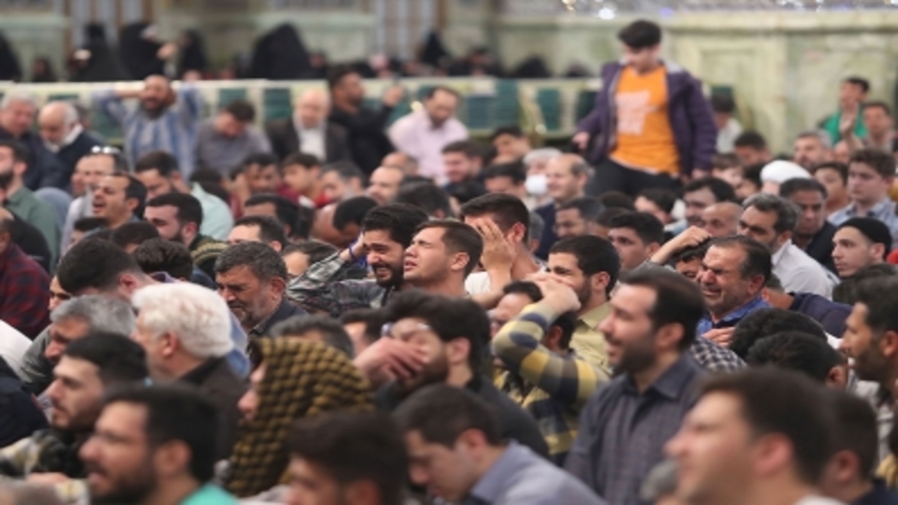 مناجات خوانی سحری شب های ماه مبارک رمضان در حرم امام رضا (ع)