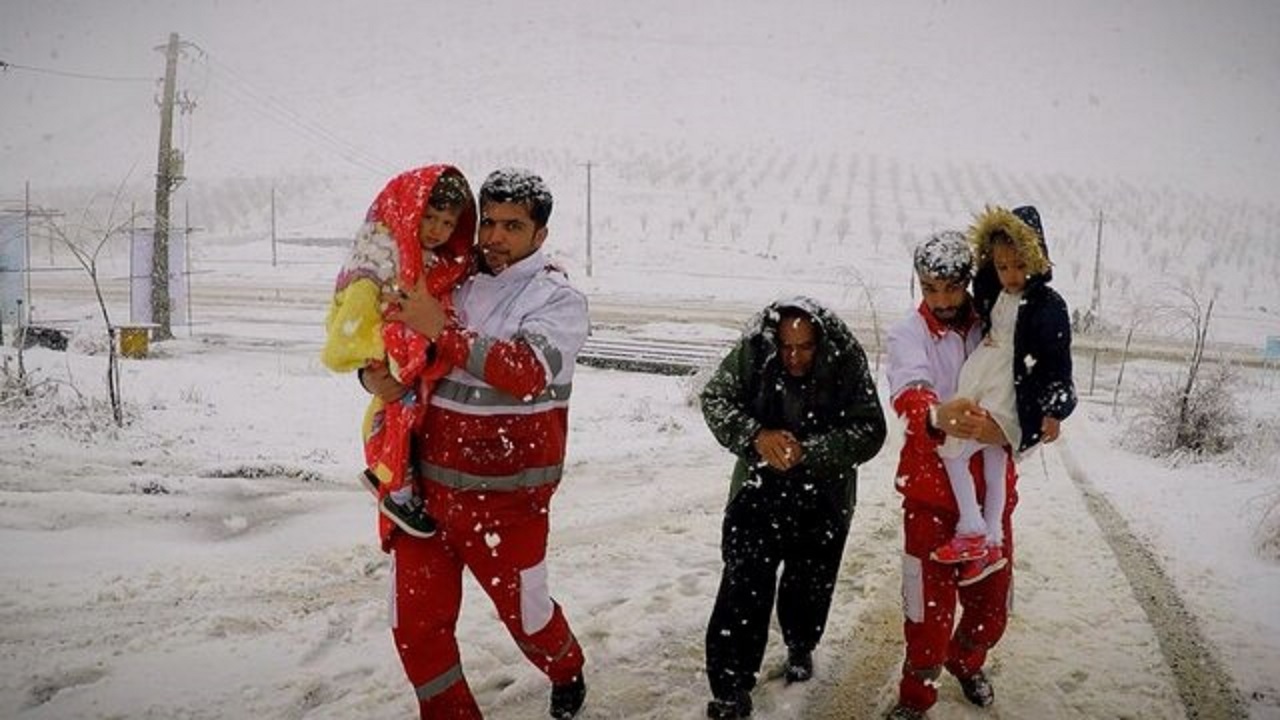 امدادرسانی هلال احمر به ۱۰۰۹ نفر در شبانه‌روز گذشته/ ۲۲ استان تحت تاثیر سوانح جوی