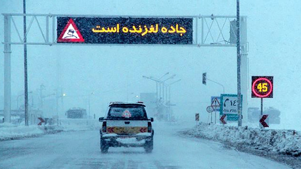 جاده های آذربایجان غربی باز، ولی لغزنده است