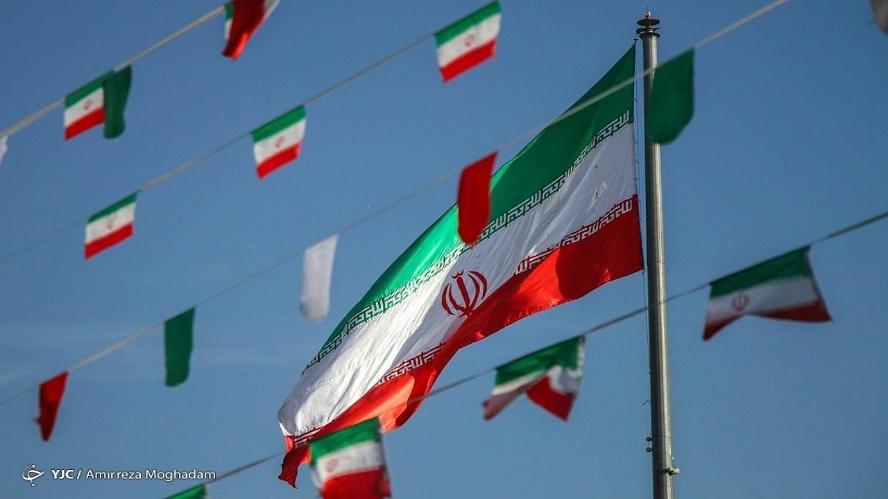 اهتزاز پرچم جمهوری اسلامی ایران در نقاط مختلف گلستان + فیلم