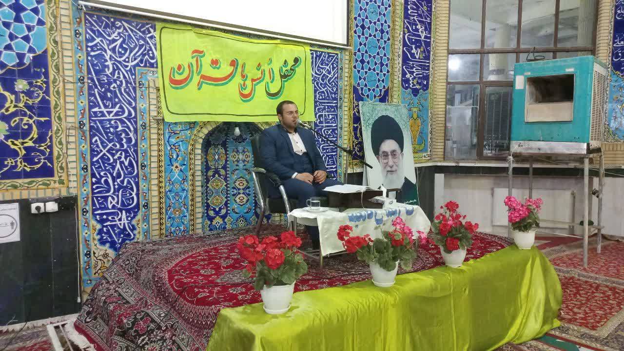 برگزاری محفل انس با قرآن کریم در صالح آباد + فیلم و تصاویر