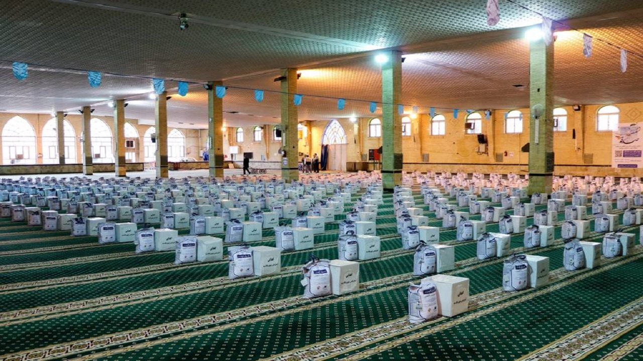 ۱۱۰۰ بسته معیشتی متبرک در سفره بانوان کارآفرین