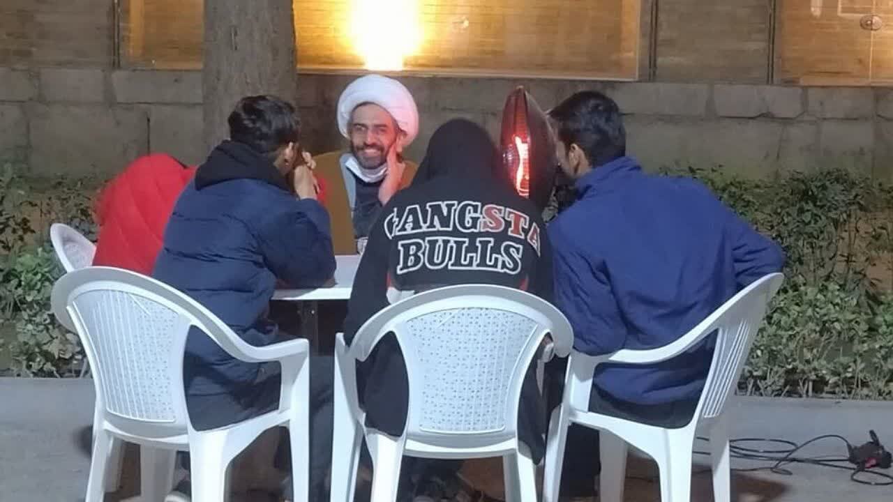 پاتوق گفتگو در چهارباغ اصفهان