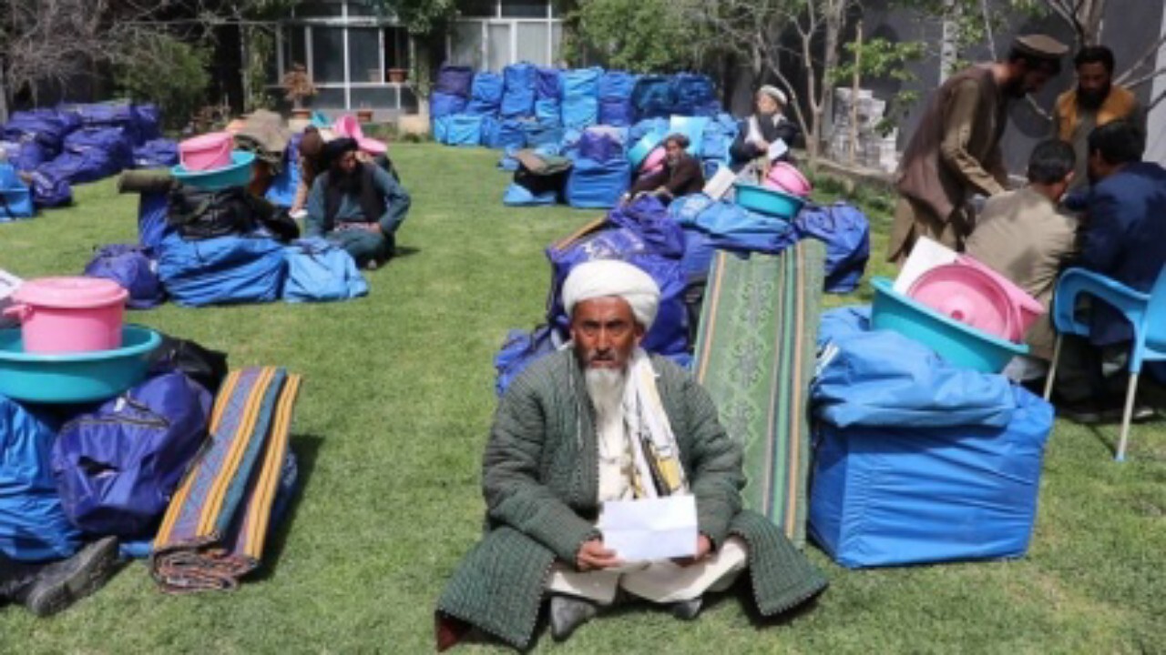 توزیع کمک به زلزله زدگان در تخار