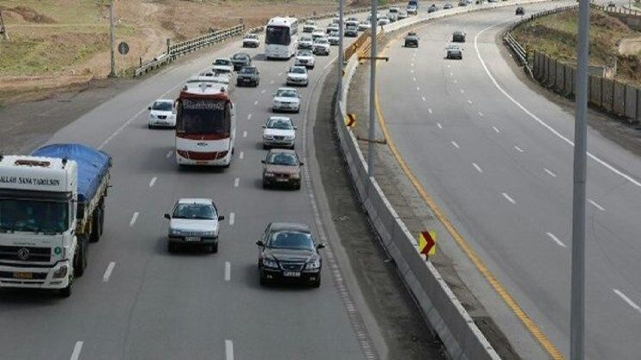 ترافیک در آزادراه‌های قزوین نیمه سنگین است