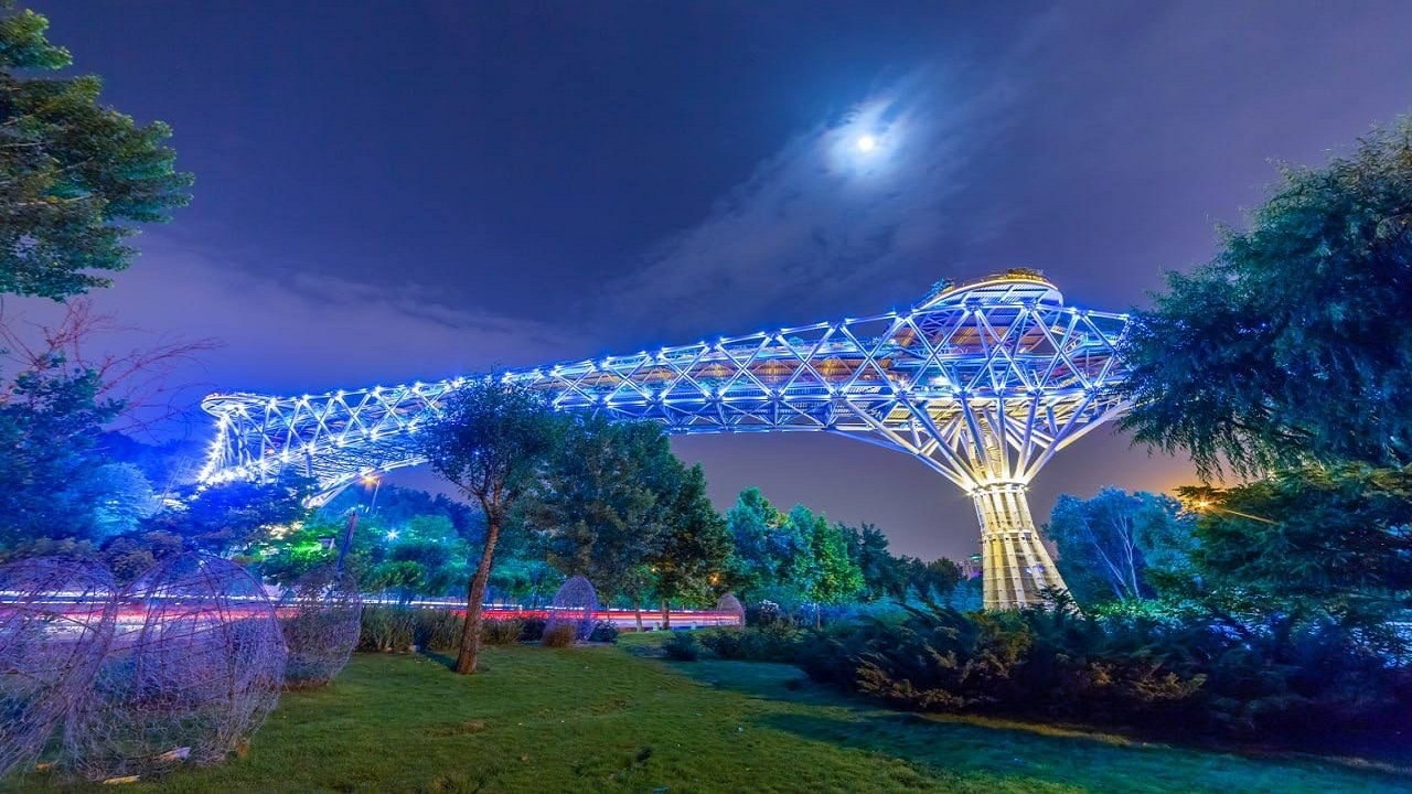 «پل طبیعت» آبی شد