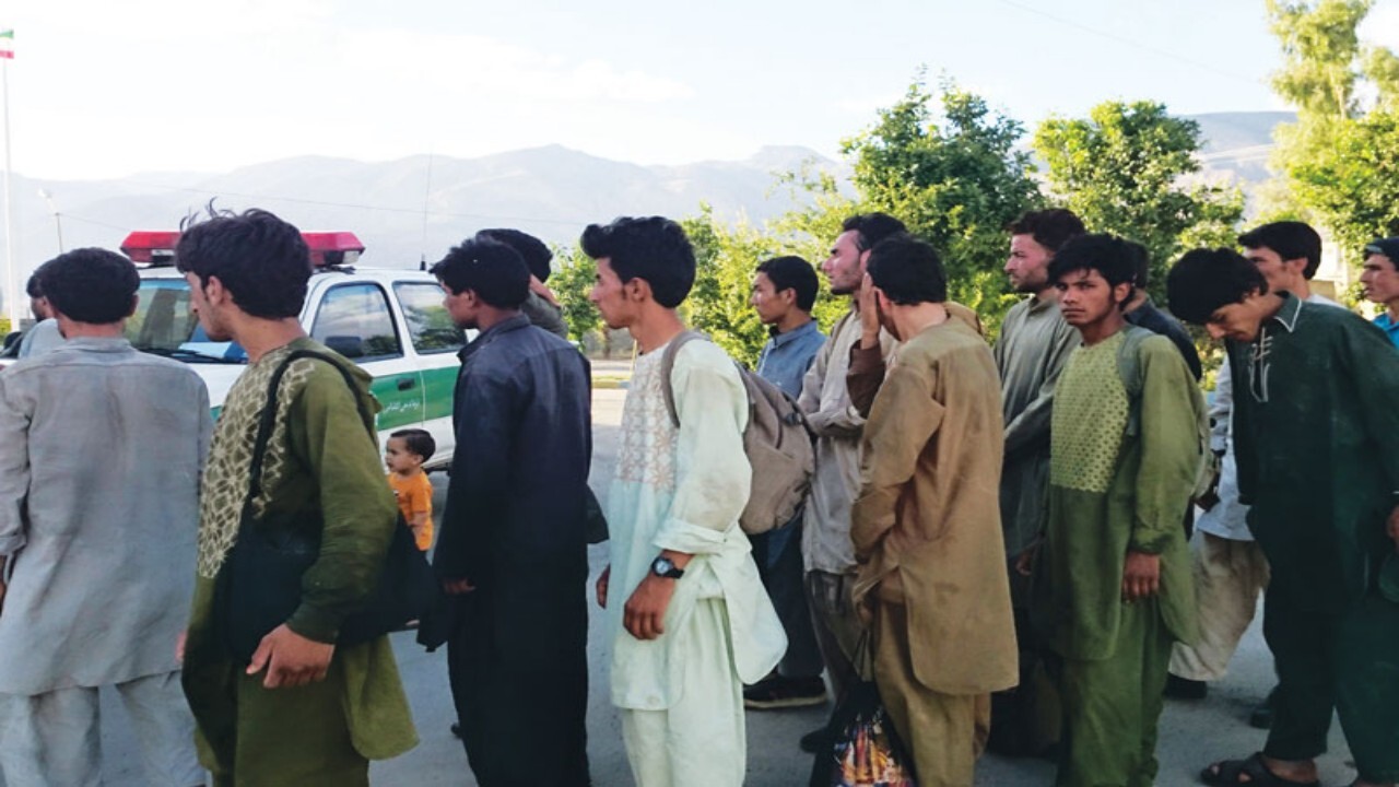 بازداشت ۱۸۰ تبعه خارجی غیر مجاز در سیستان و بلوچستان + فیلم